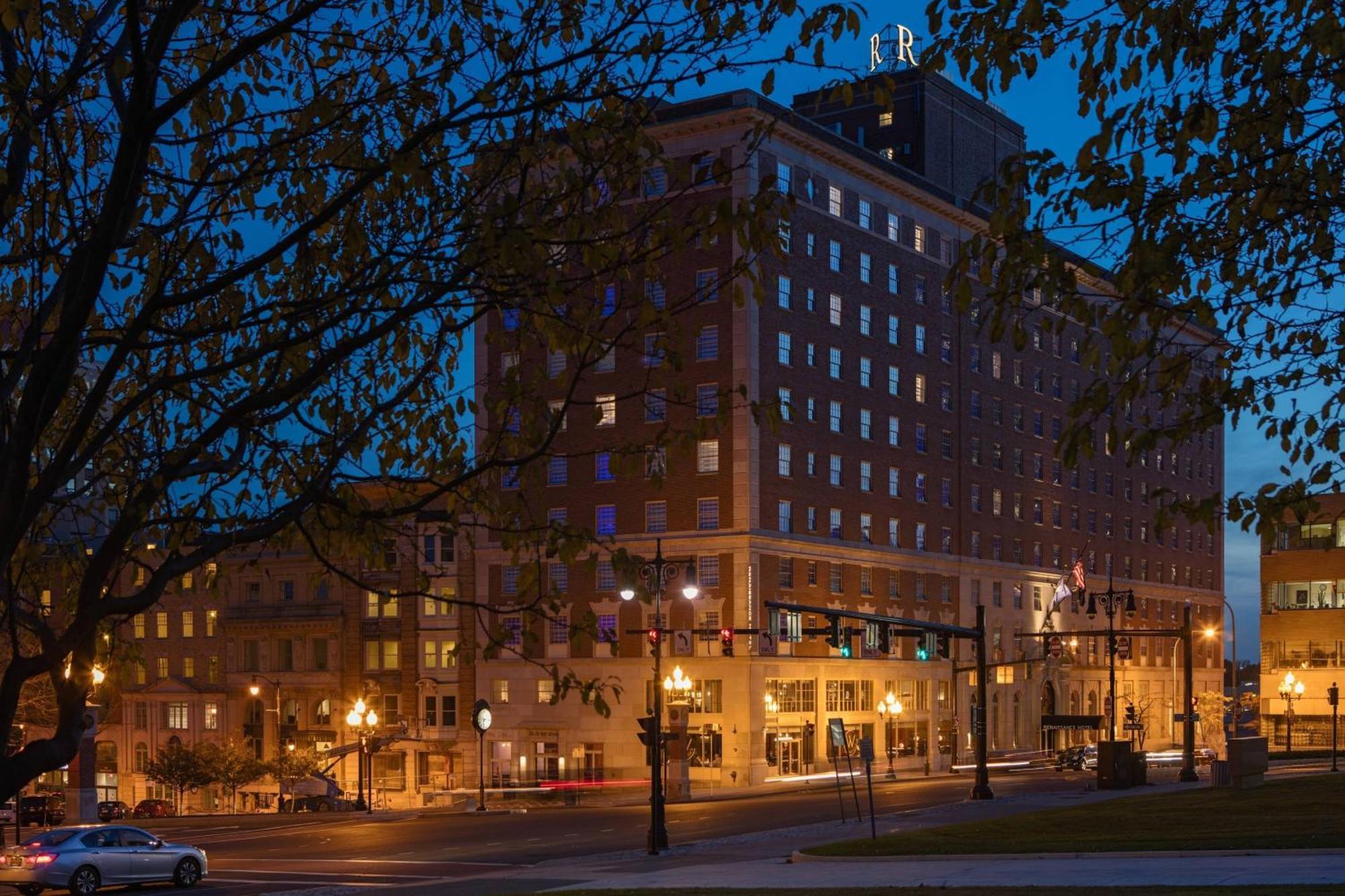 Renaissance Albany Hotel Bagian luar foto